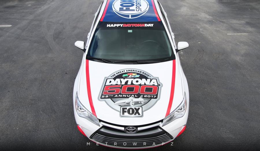  Toyota Camry Happy Daytona Day Graphics by MetroWrapz 2017 года  (фото 5 из 6)